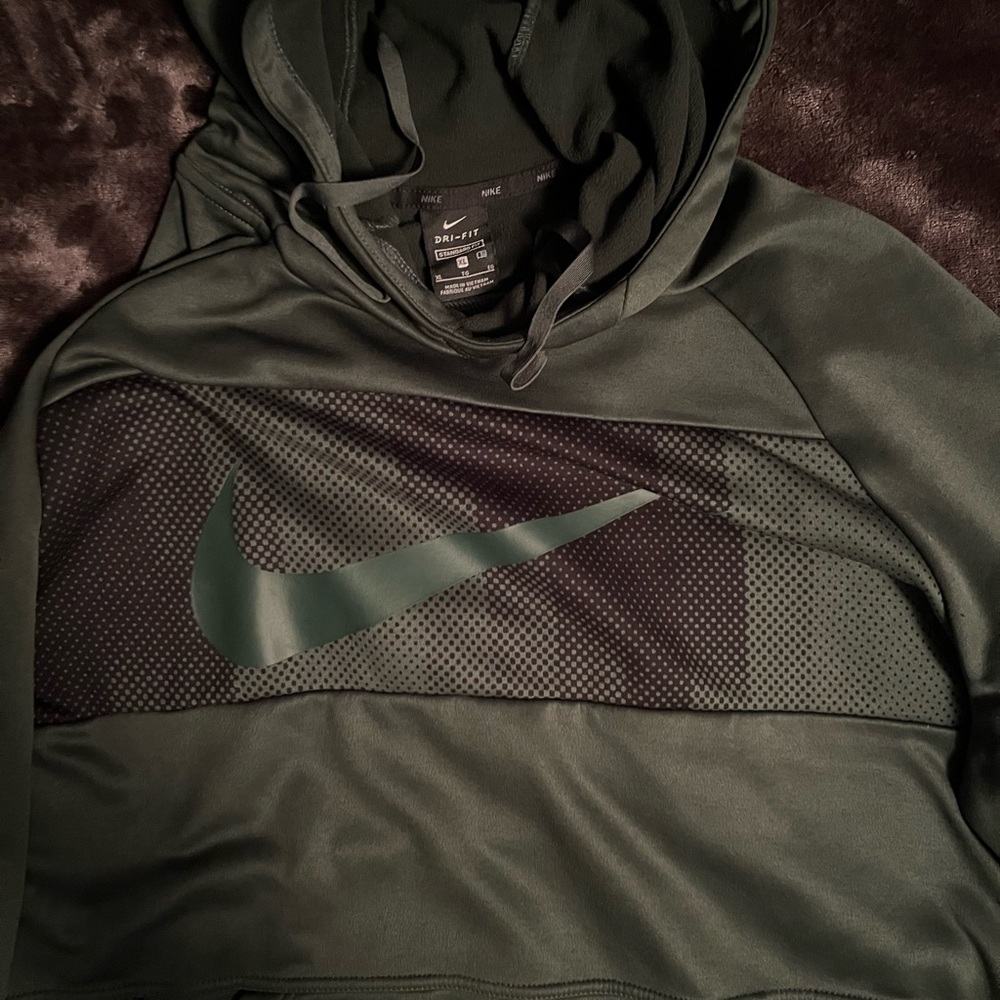 Nike Men's Green Hoodie